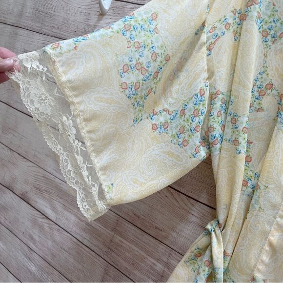 FLORA BY NIKROOZ ROBE IN YELLOW FLORAL - Picture 7 of 8